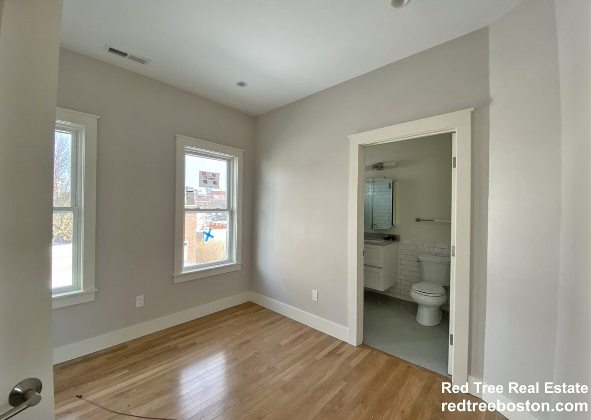 70 Spring St, East Cambridge