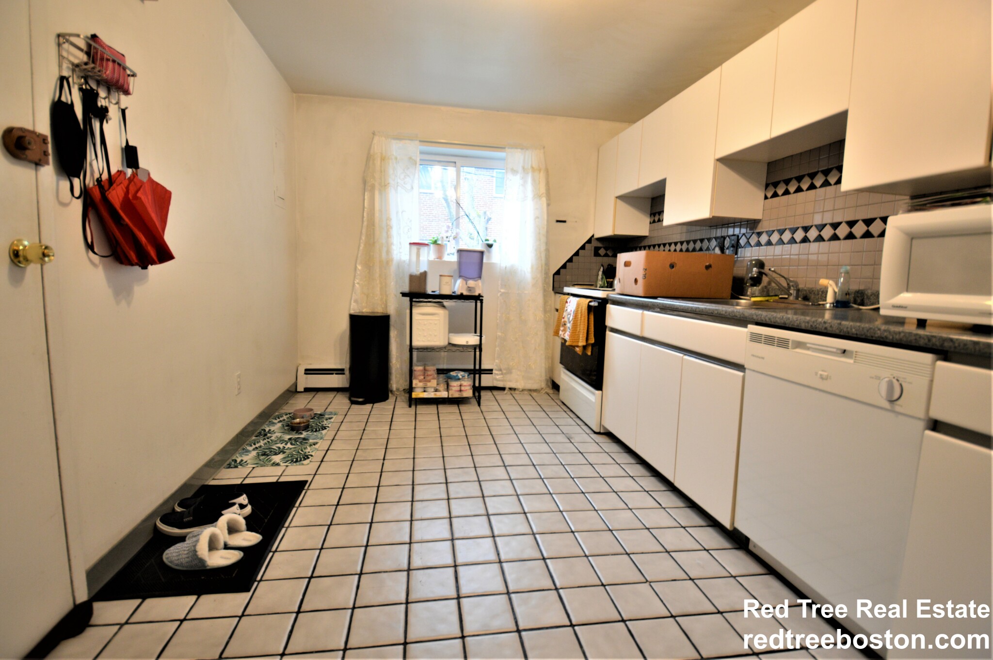 48 Bryon Rd, Chestnut Hill