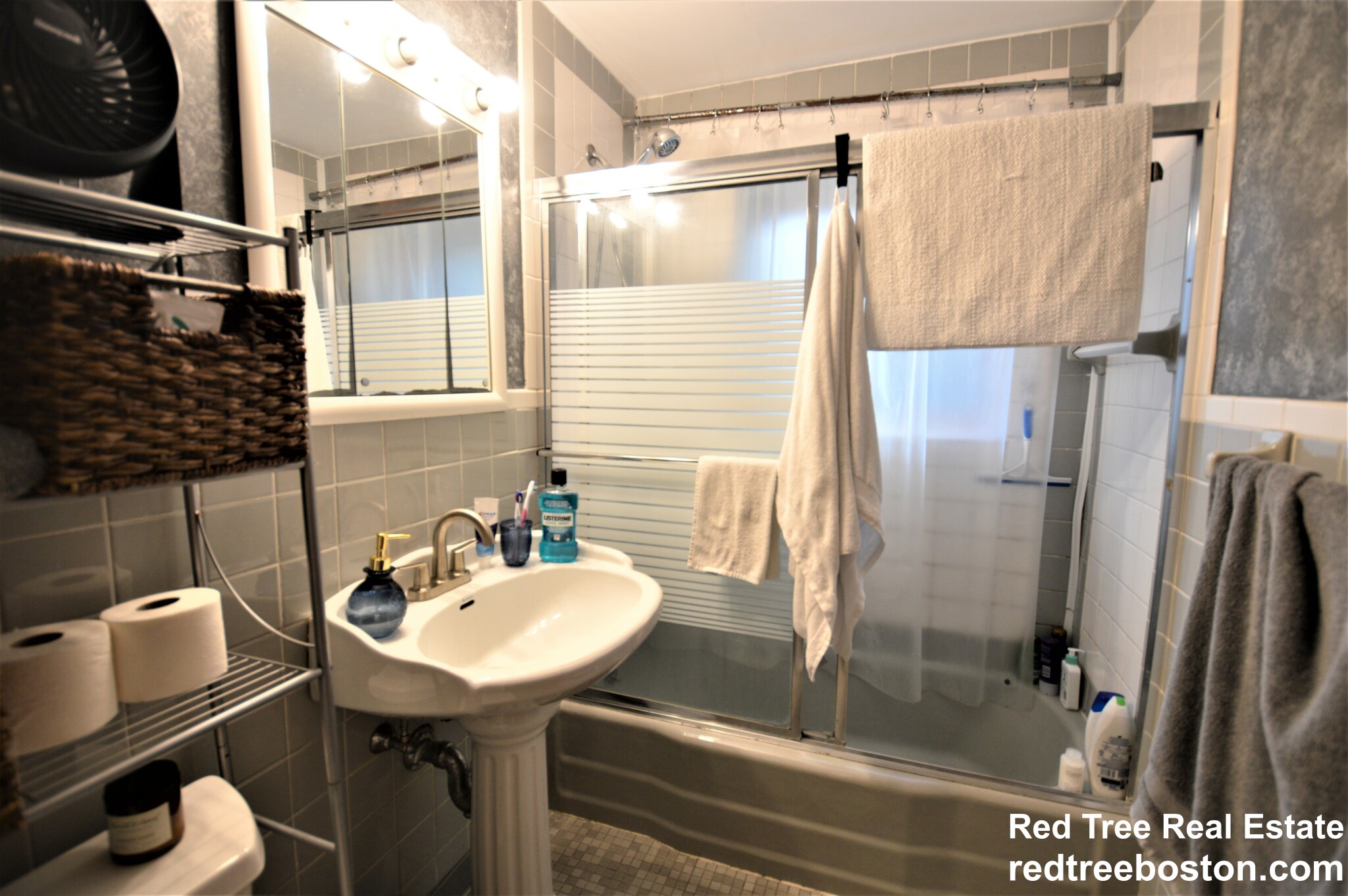 48 Bryon Rd, Chestnut Hill