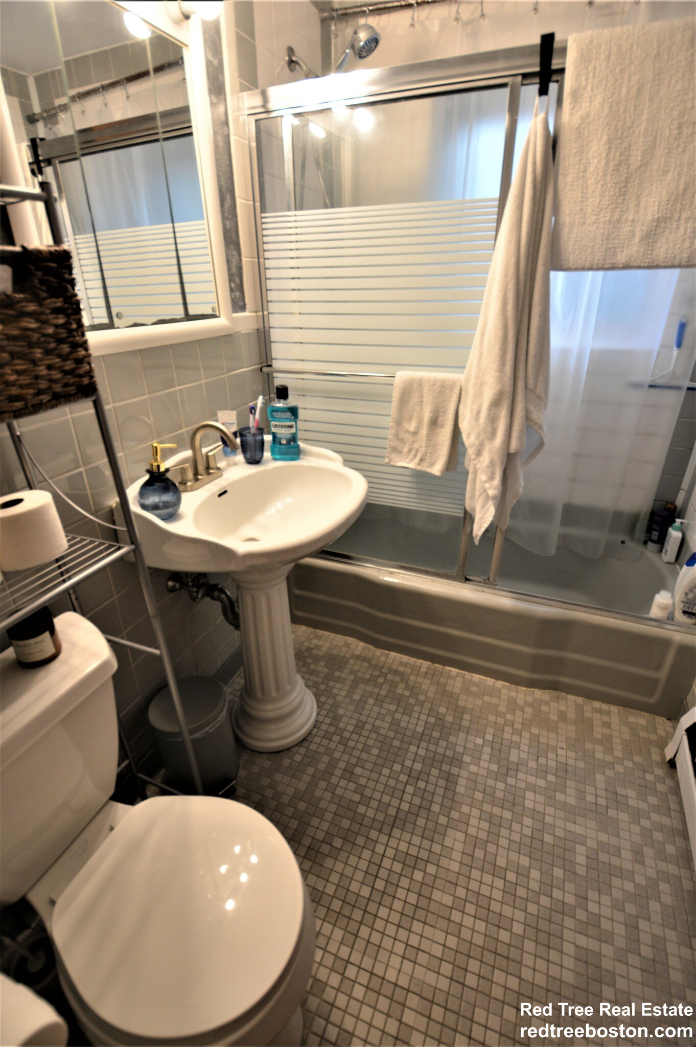 48 Bryon Rd, Chestnut Hill