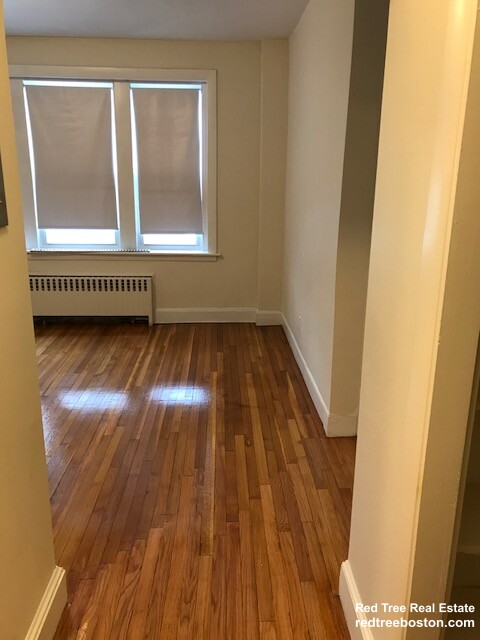 33 Lancaster Tr, Brookline