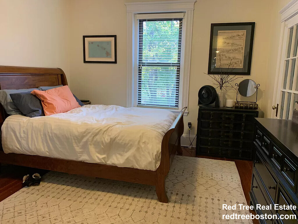 145 Freeman St, Brookline