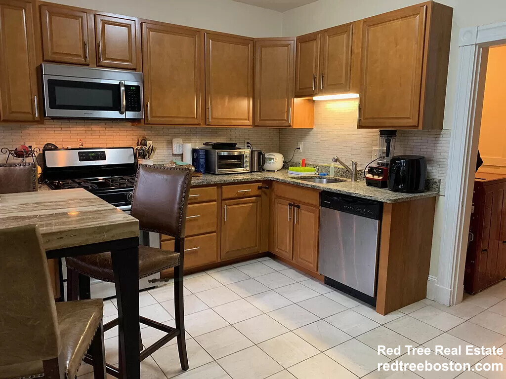 145 Freeman St, Brookline