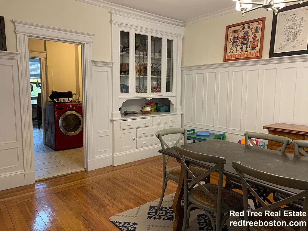 145 Freeman St, Brookline