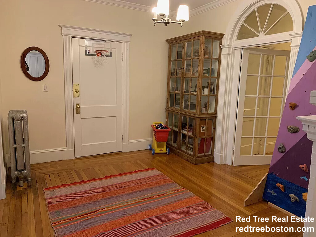 145 Freeman St, Brookline