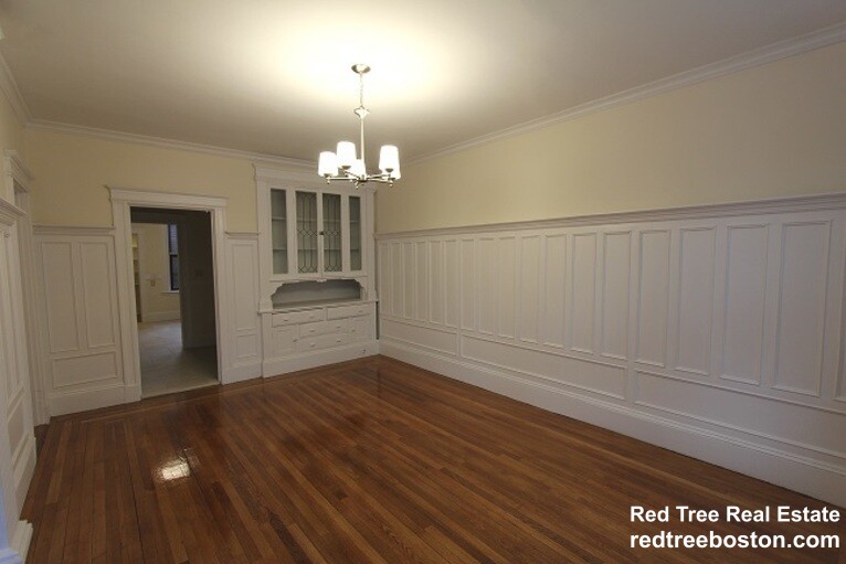 143 Freeman St, Brookline