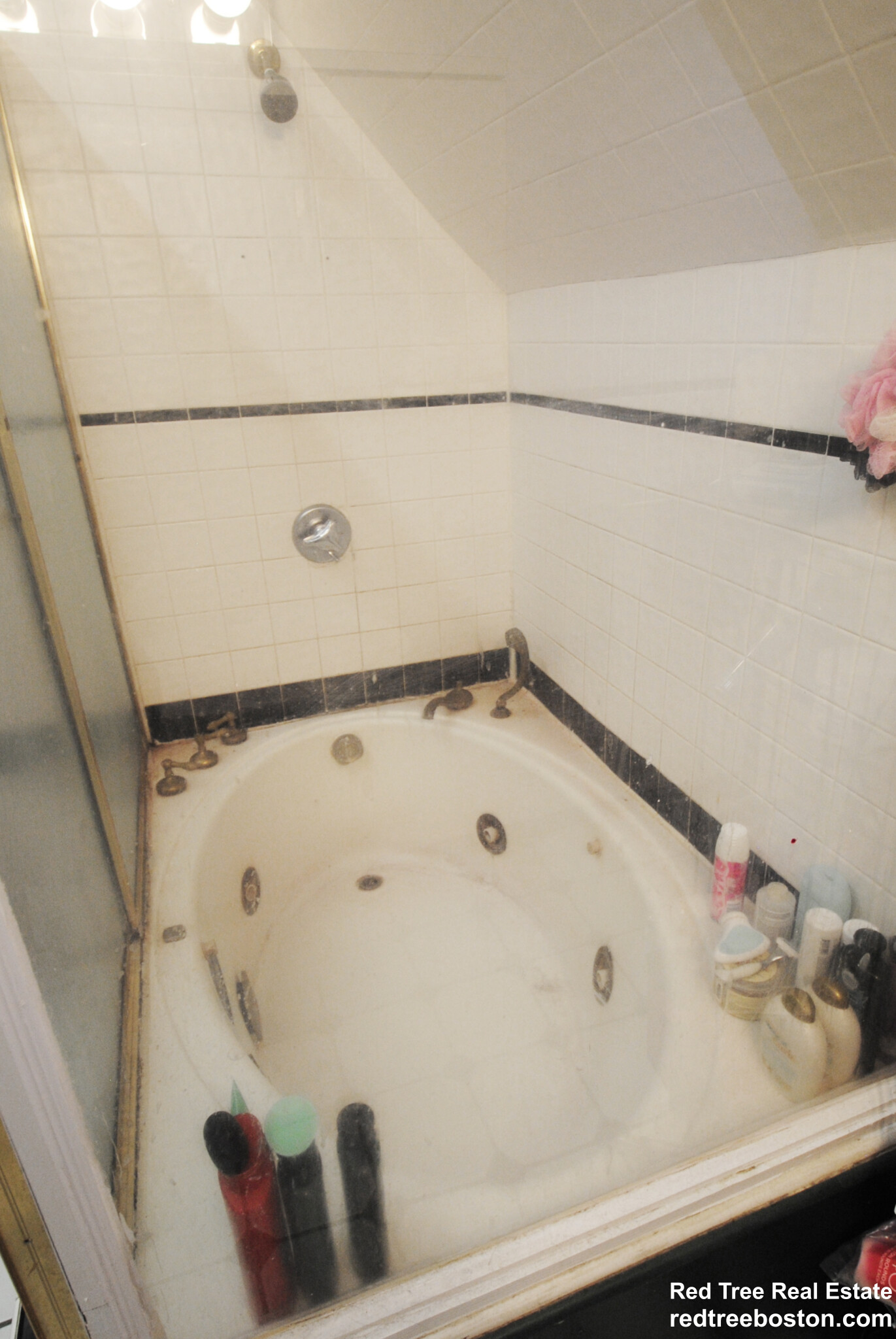 1678 Beacon St, Brookline