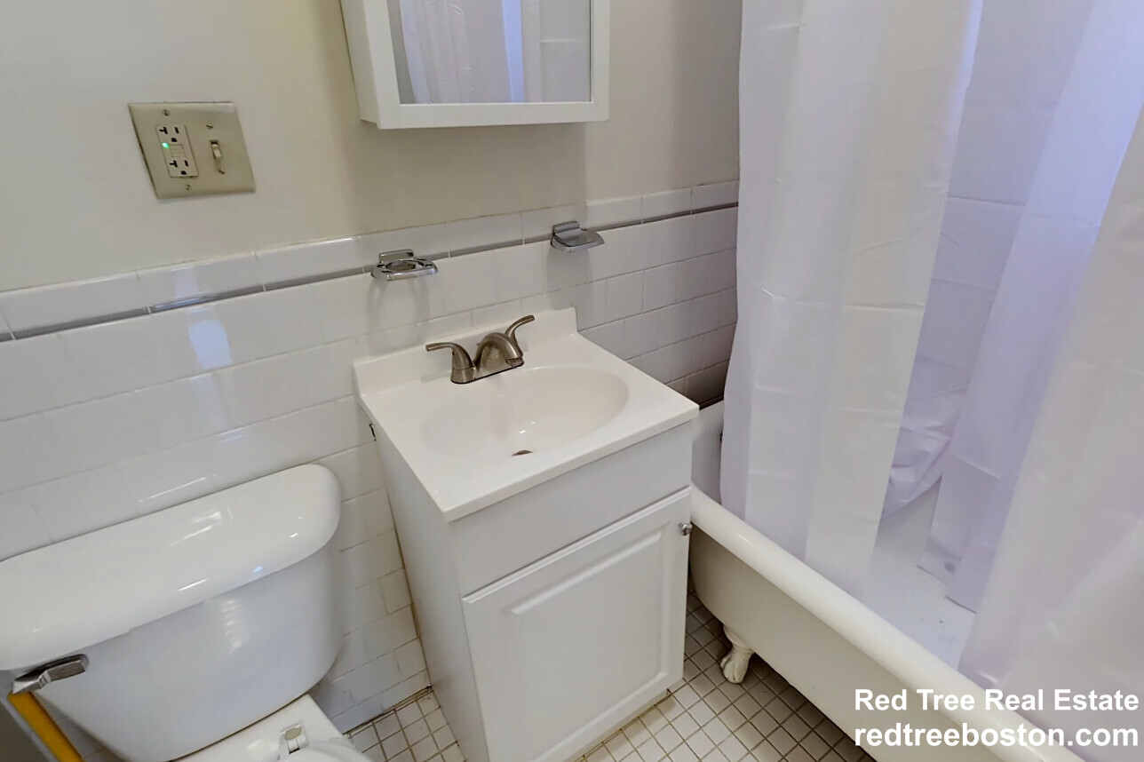 102 Queensberry St, Fenway