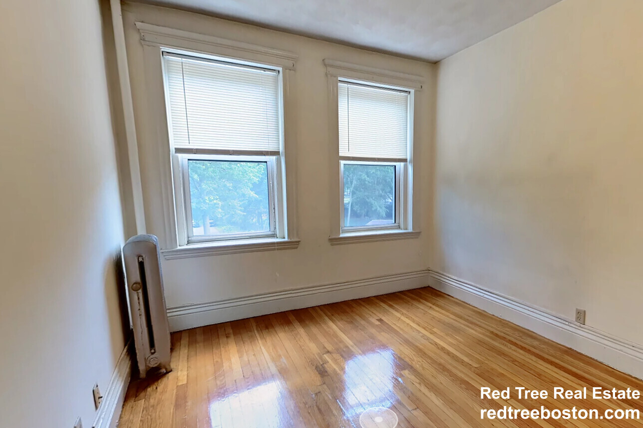 102 Queensberry St, Fenway