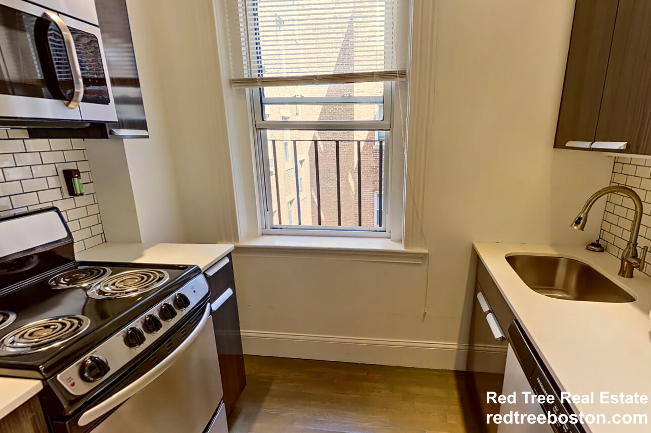 19 Queensberry St, Fenway