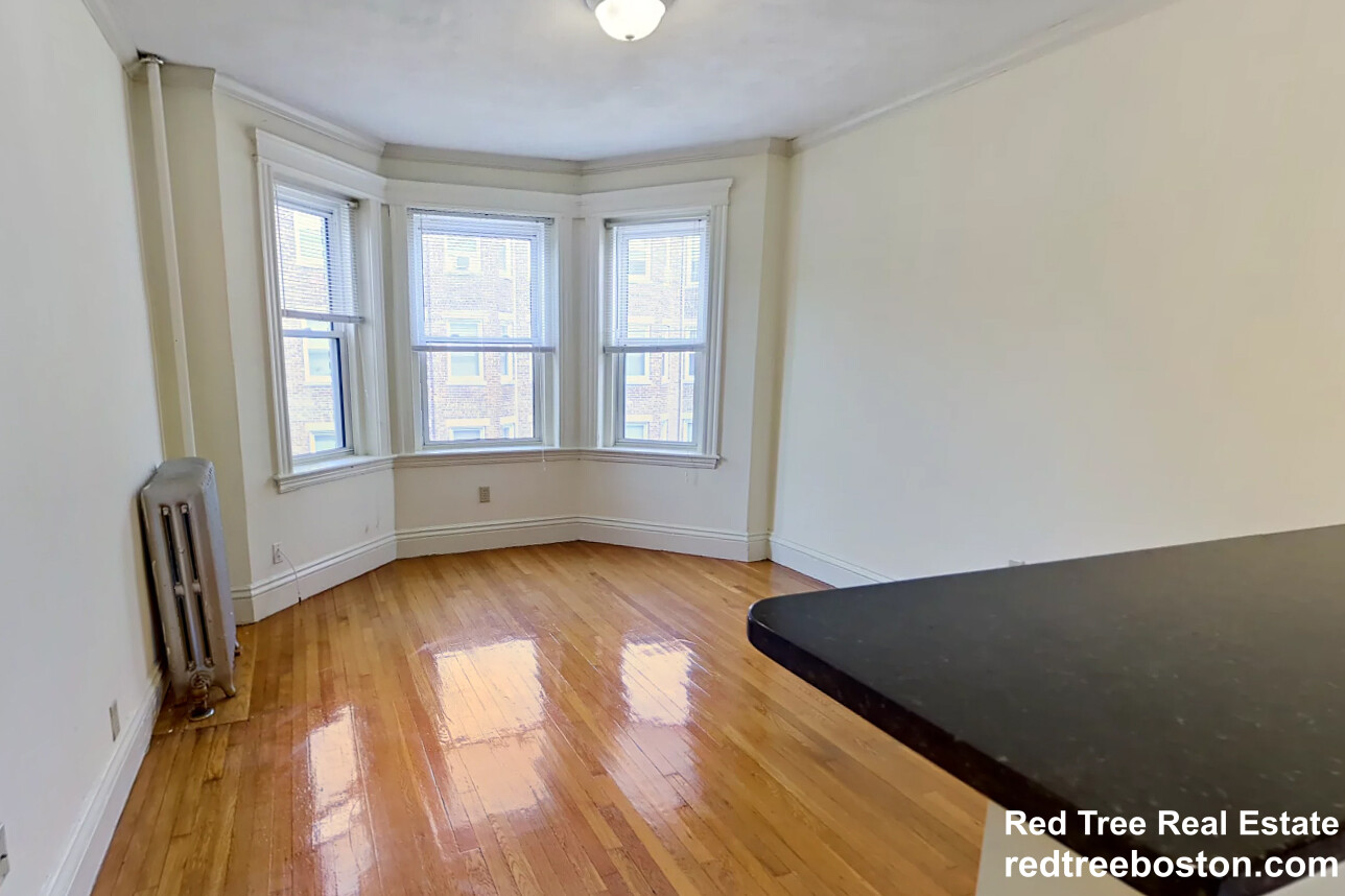 107 Queensberry St, Fenway