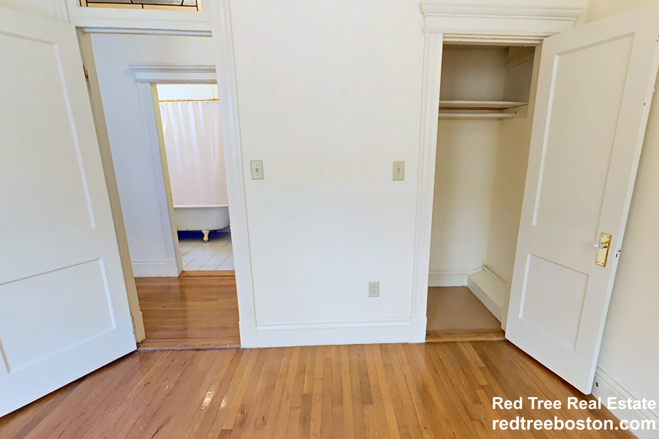 107 Queensberry St, Fenway