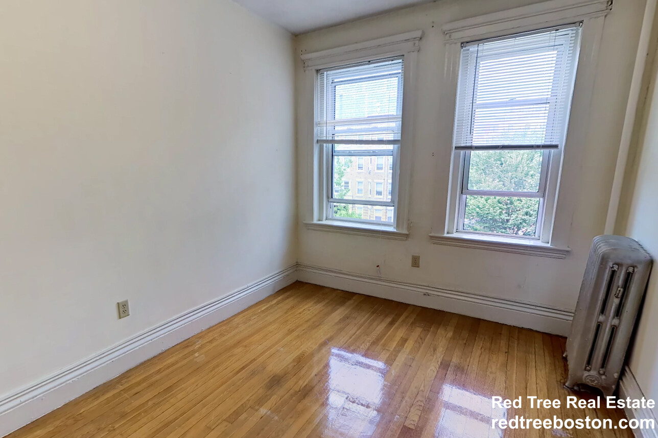 100 Queensberry St, Fenway