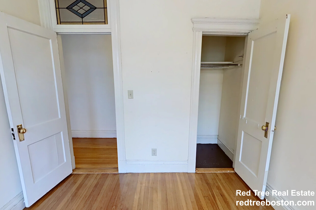 100 Queensberry St, Fenway