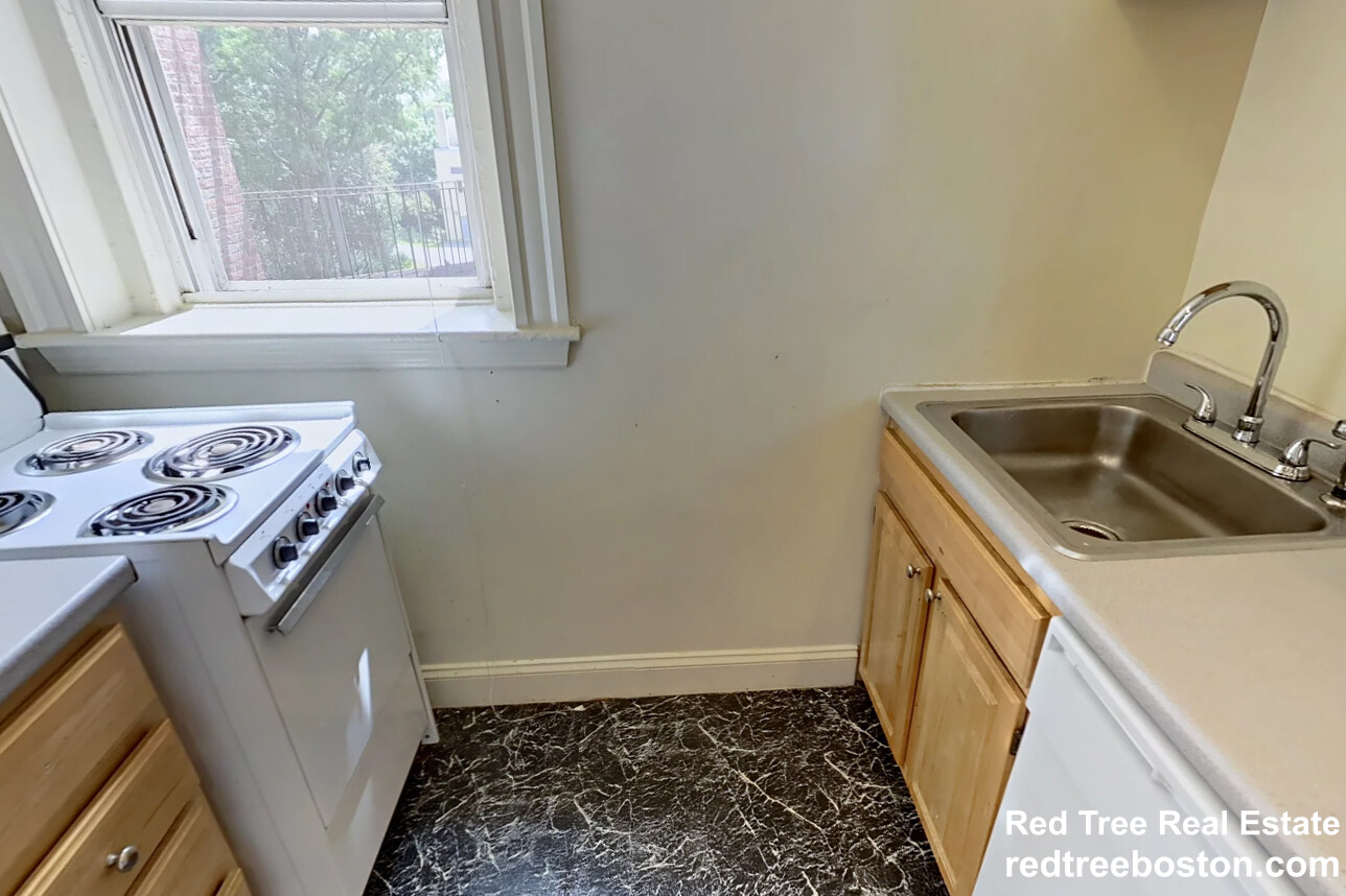 100 Queensberry St, Fenway