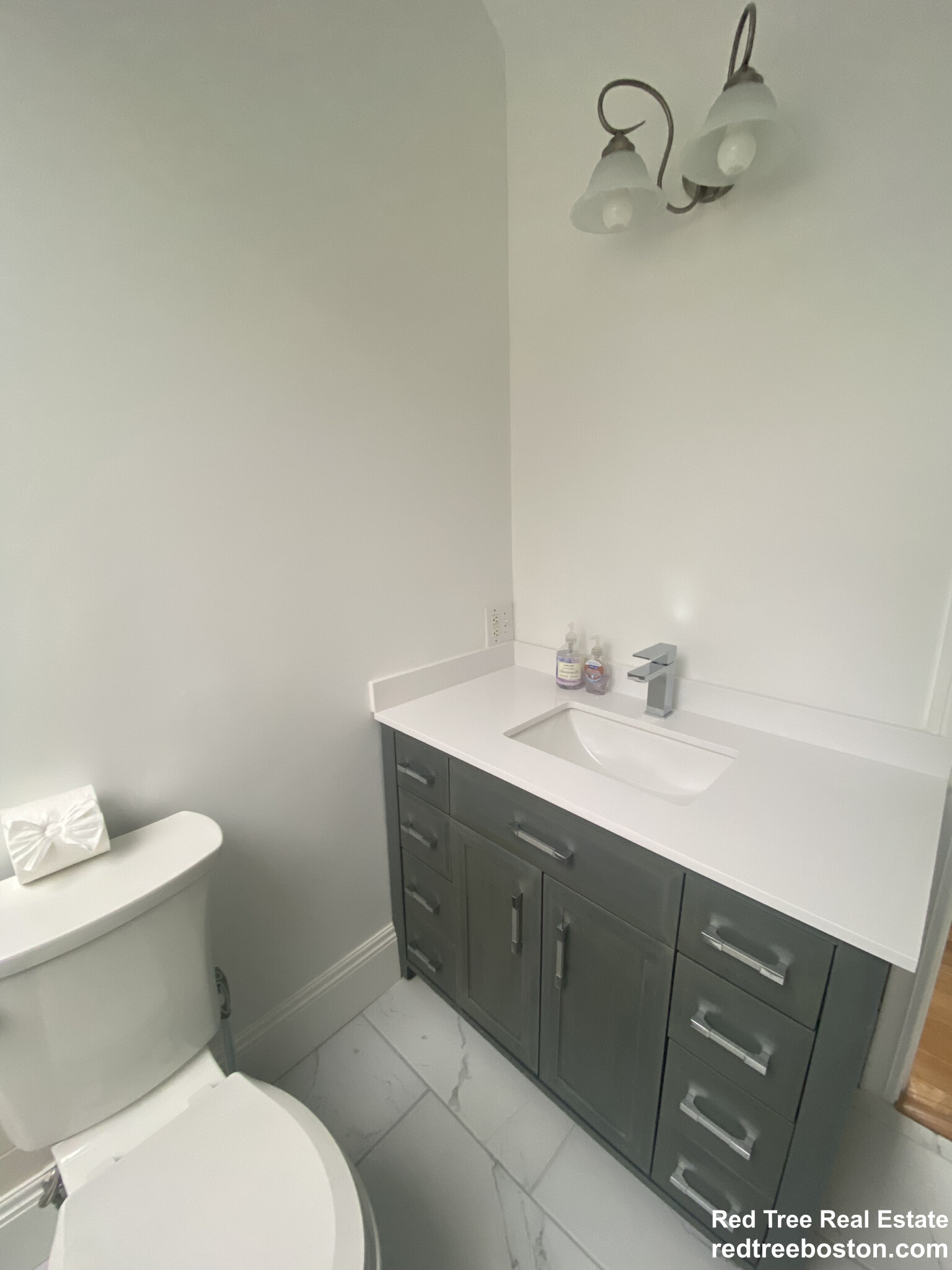 31 York Tr, Brookline