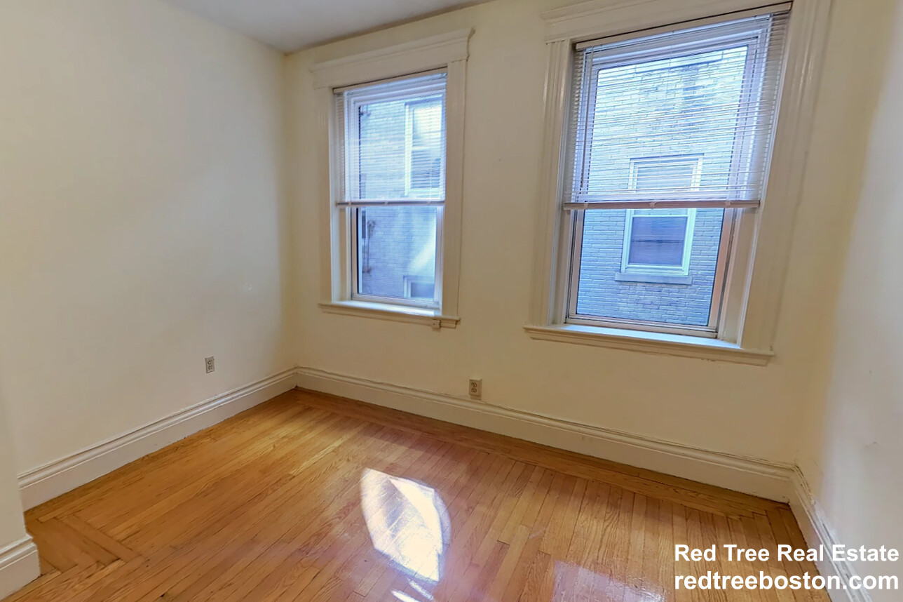 28 Queensberry St, Fenway