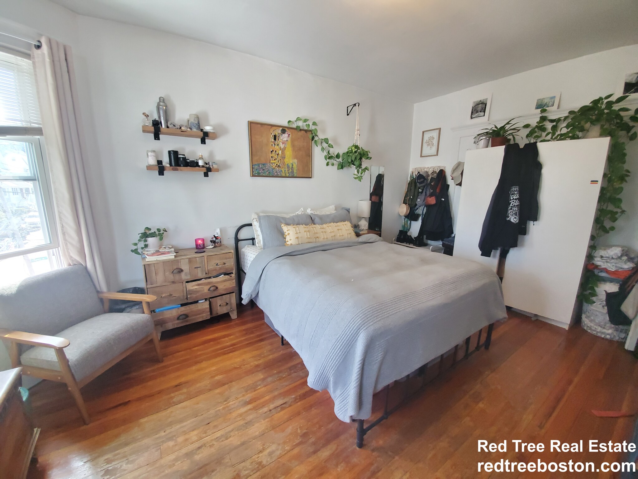 290 Summit Ave, Brighton