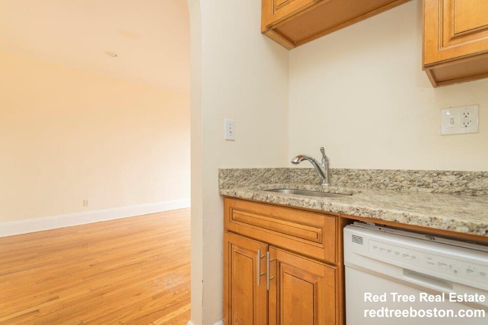 123 Highland Ave, Winter Hill