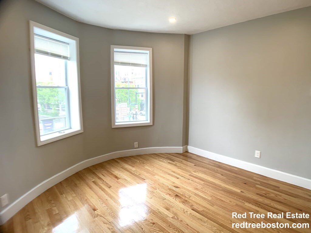 754 Huntington Ave, Mission Hill