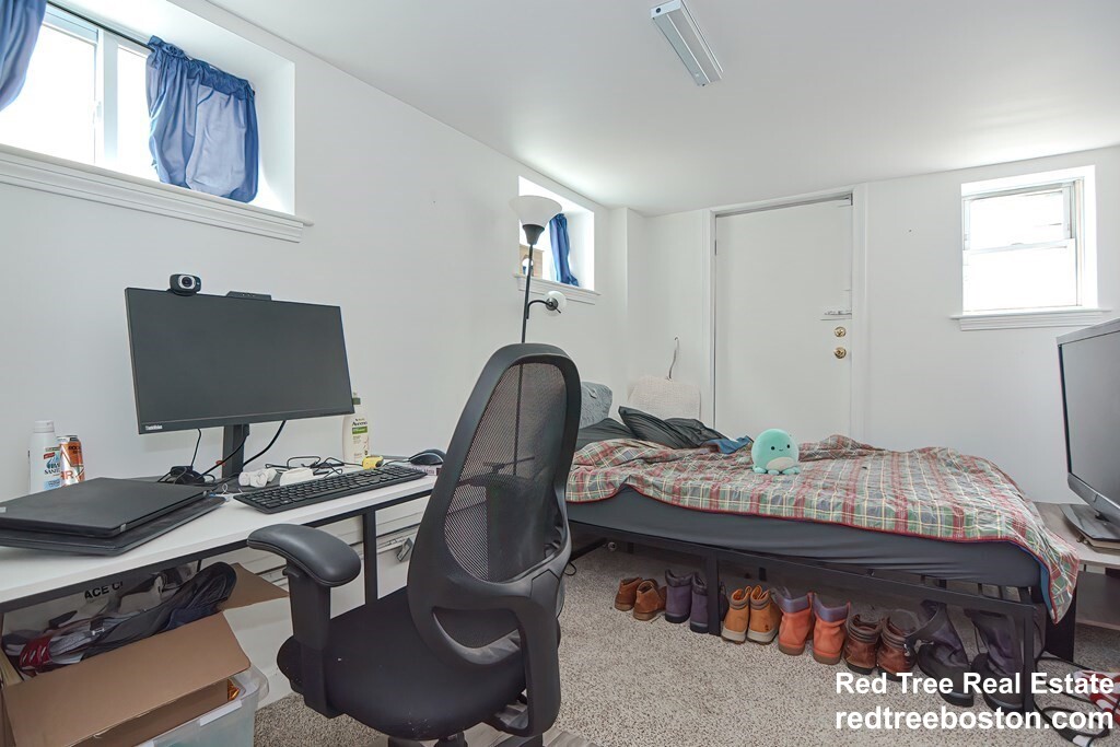 13 Knowlton St, South Boston