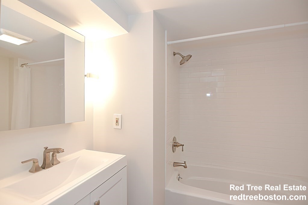 13 Knowlton St, South Boston