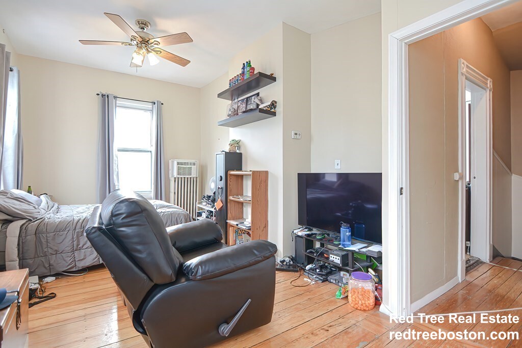 13 Knowlton St, South Boston