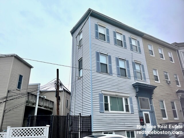 13 Knowlton St, South Boston