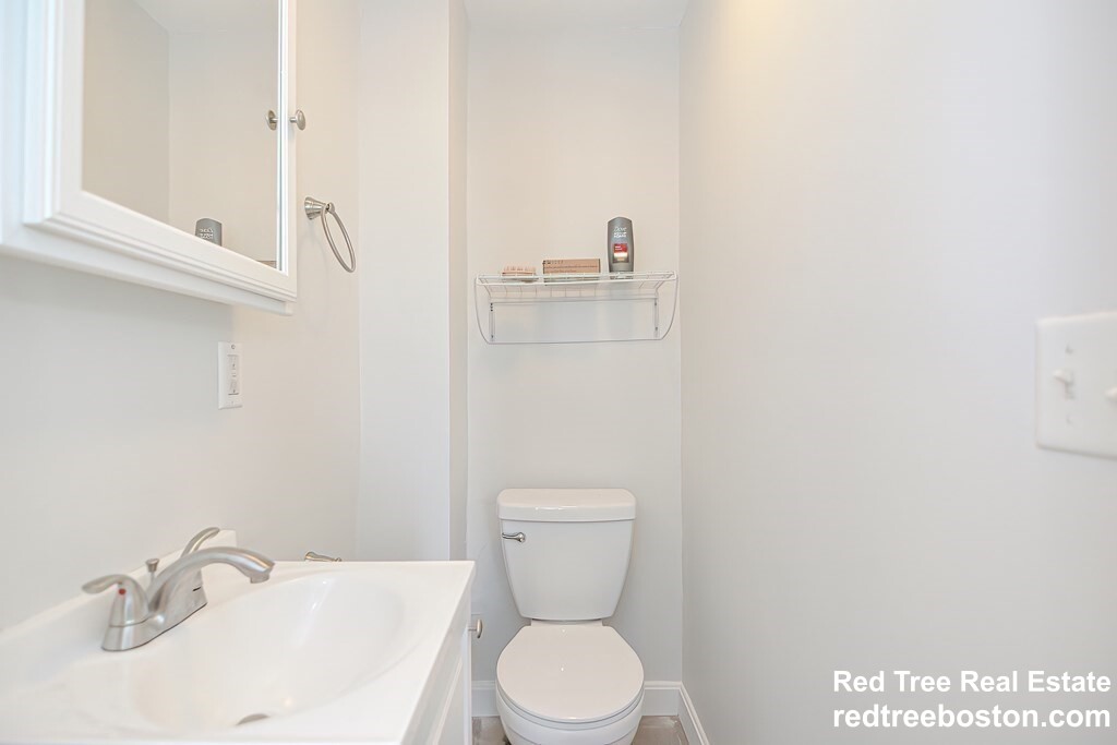 13 Knowlton St, South Boston