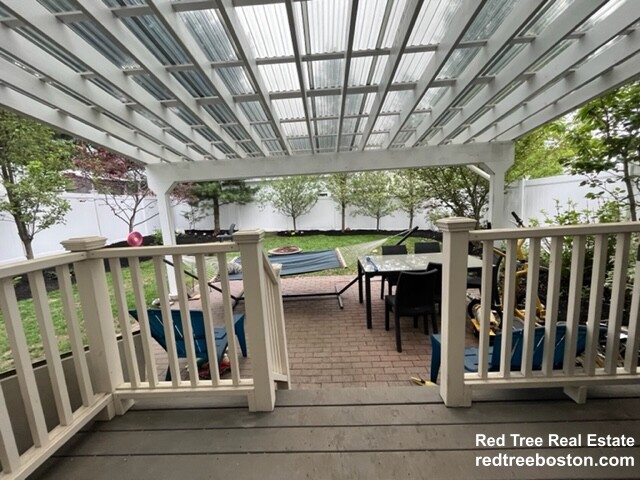 122 Columbia, Newton