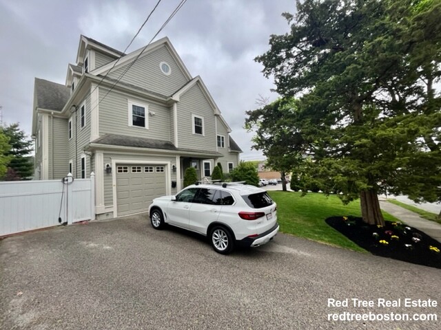 122 Columbia, Newton