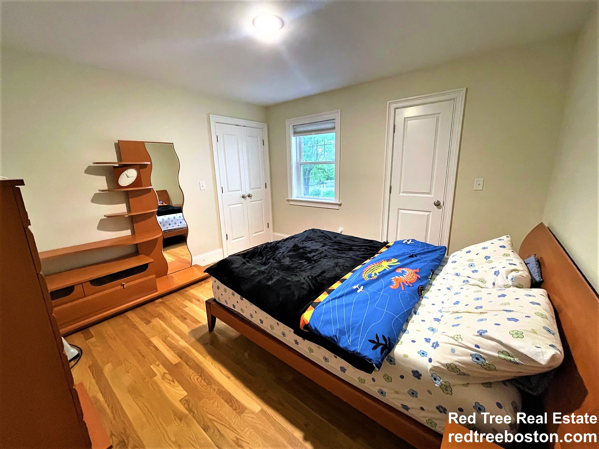 122 Columbia, Newton