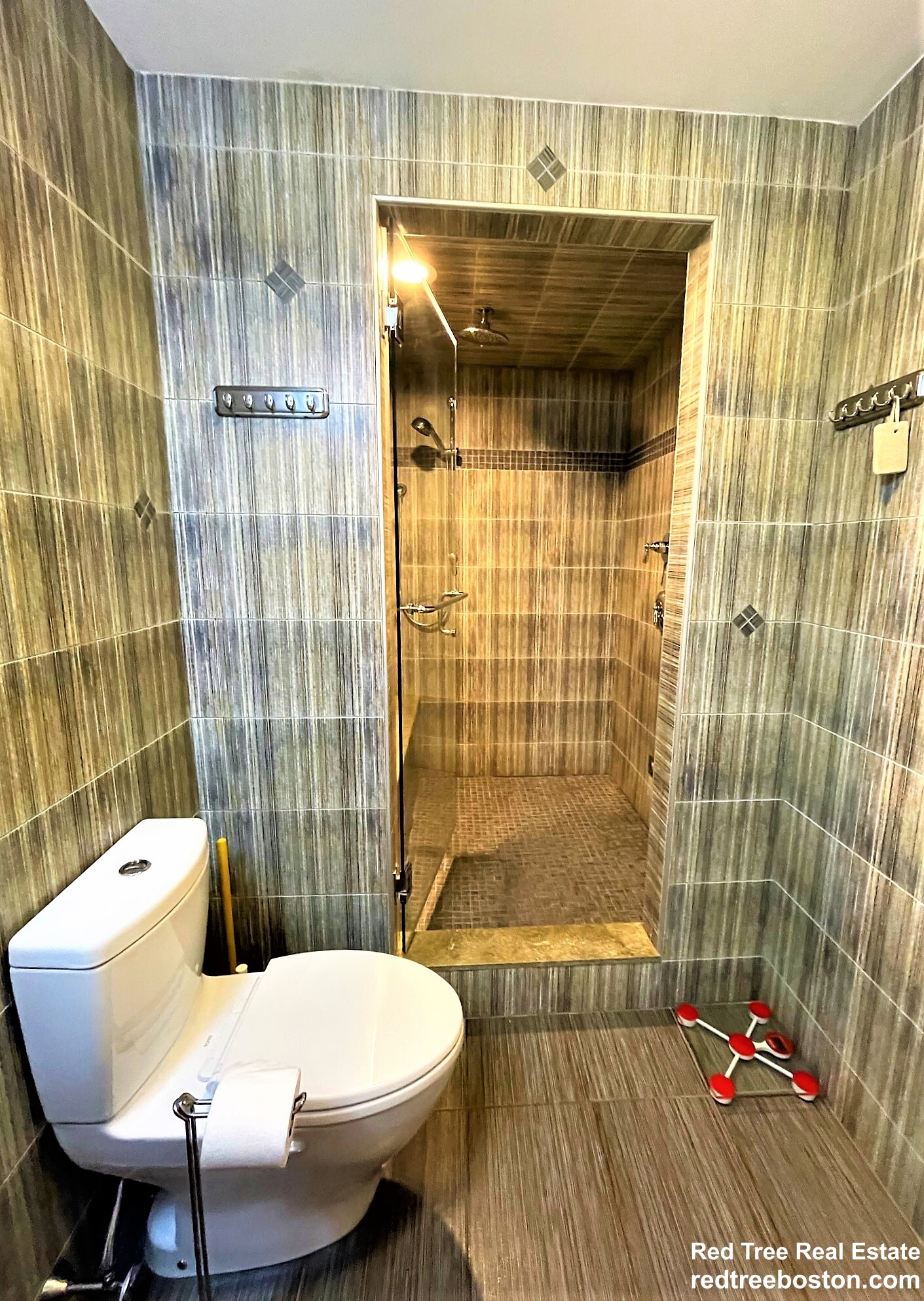 122 Columbia, Newton