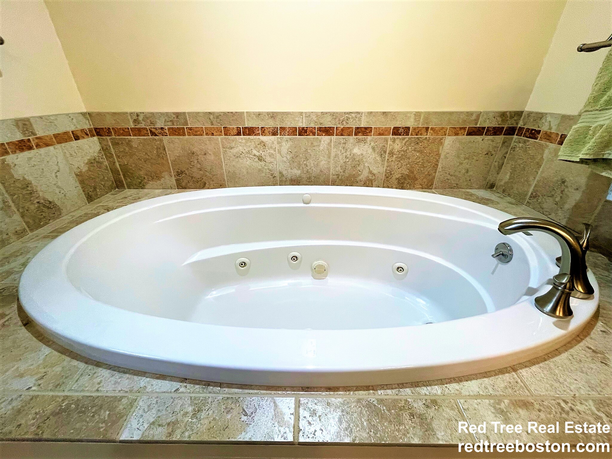 122 Columbia, Newton