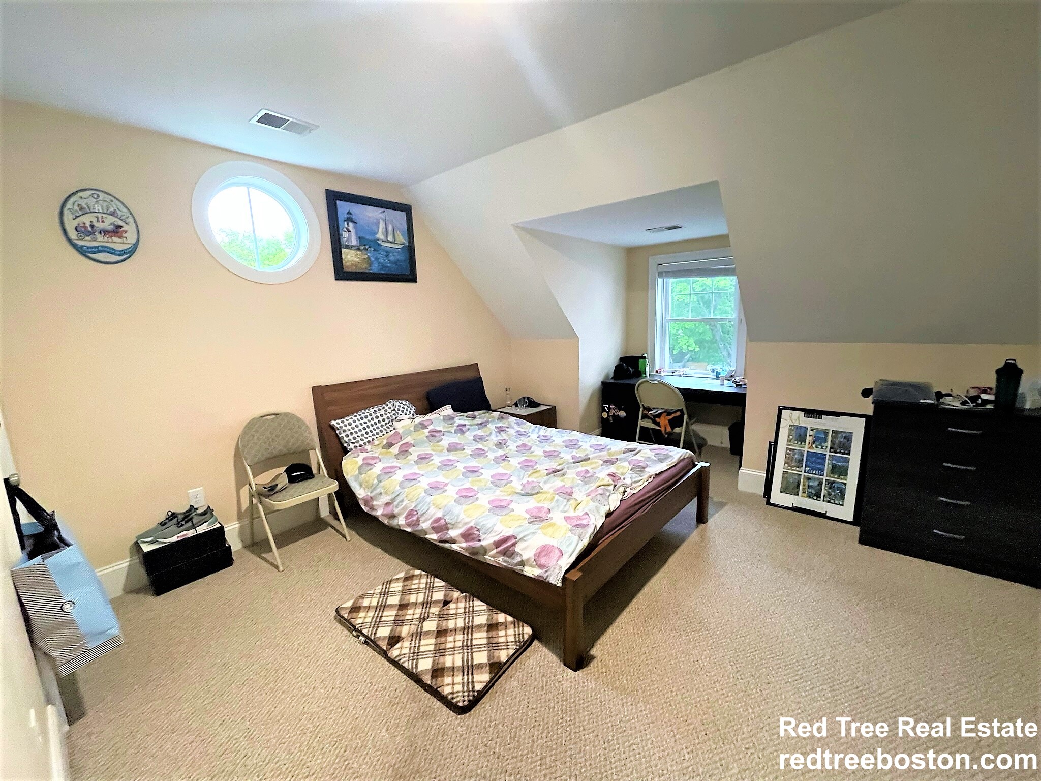 122 Columbia, Newton