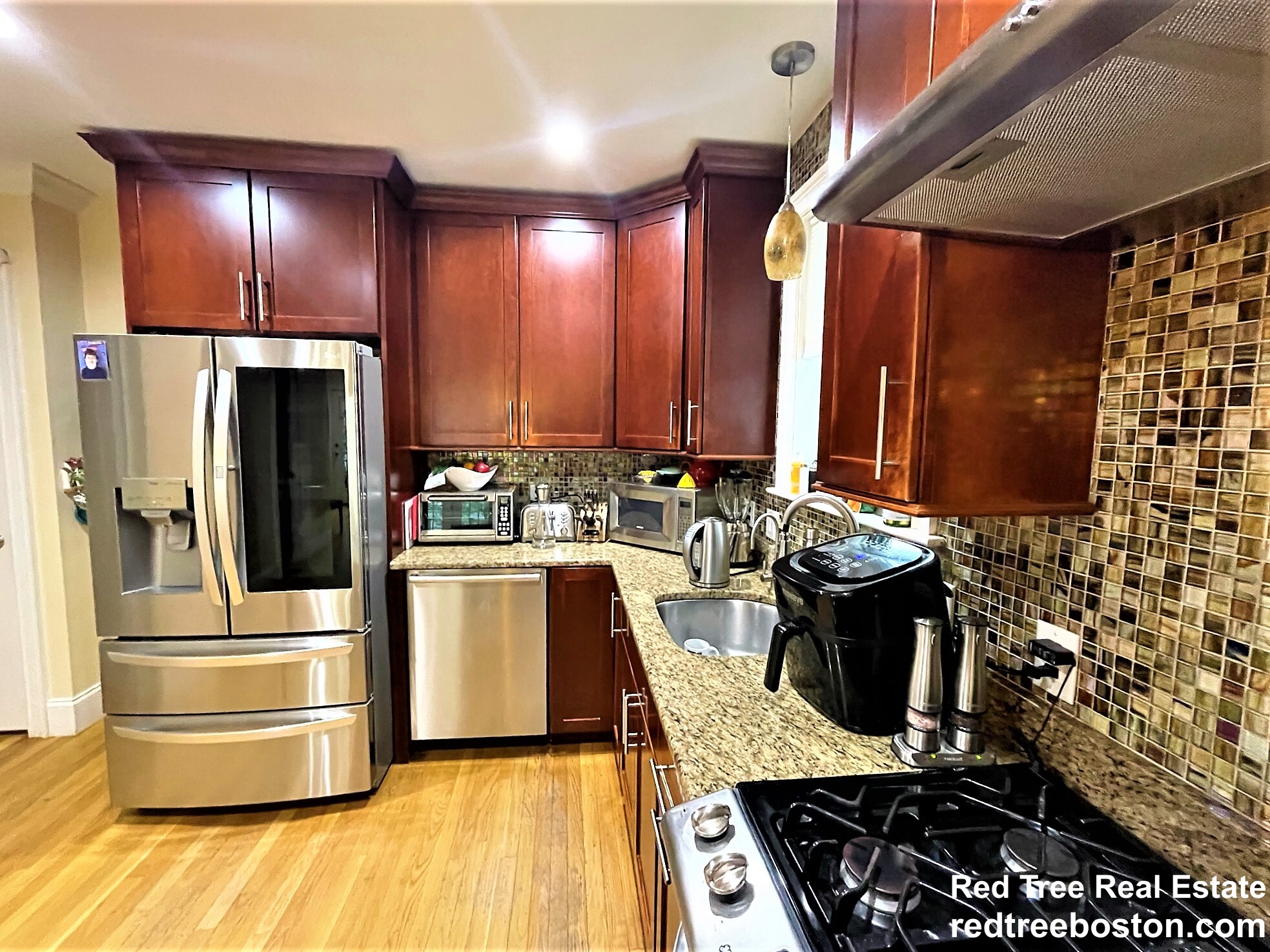 122 Columbia, Newton