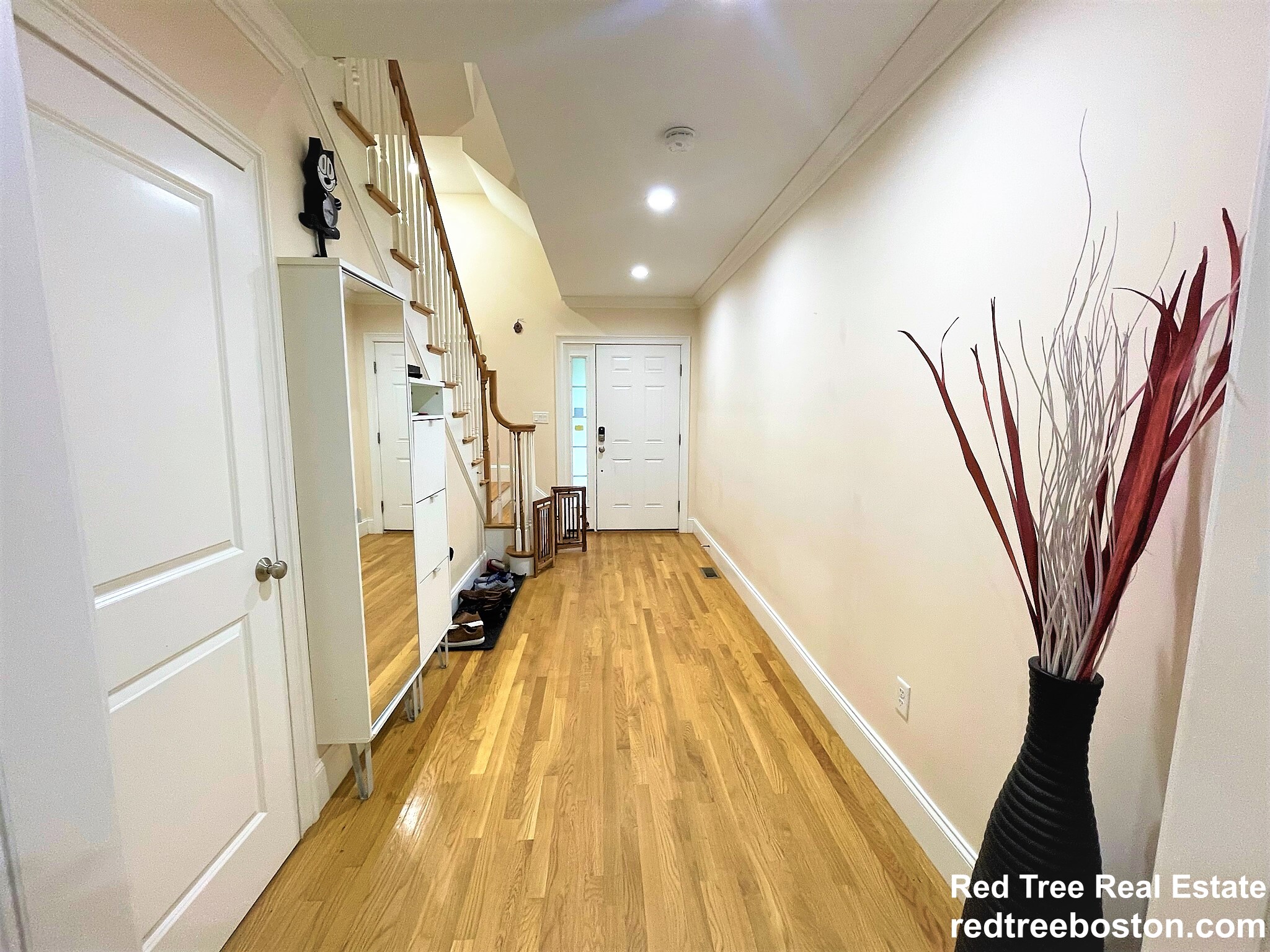 122 Columbia, Newton