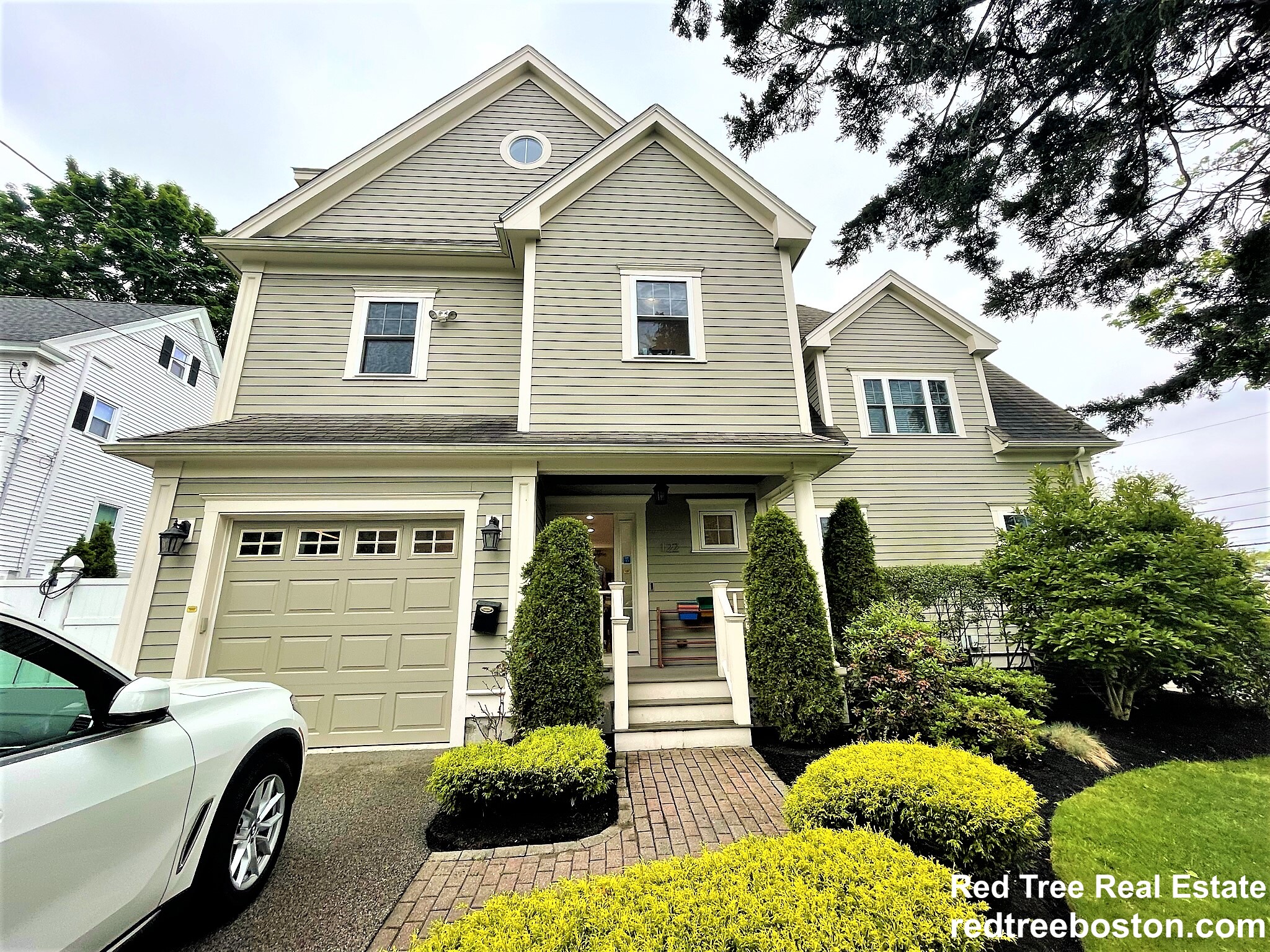 122 Columbia, Newton