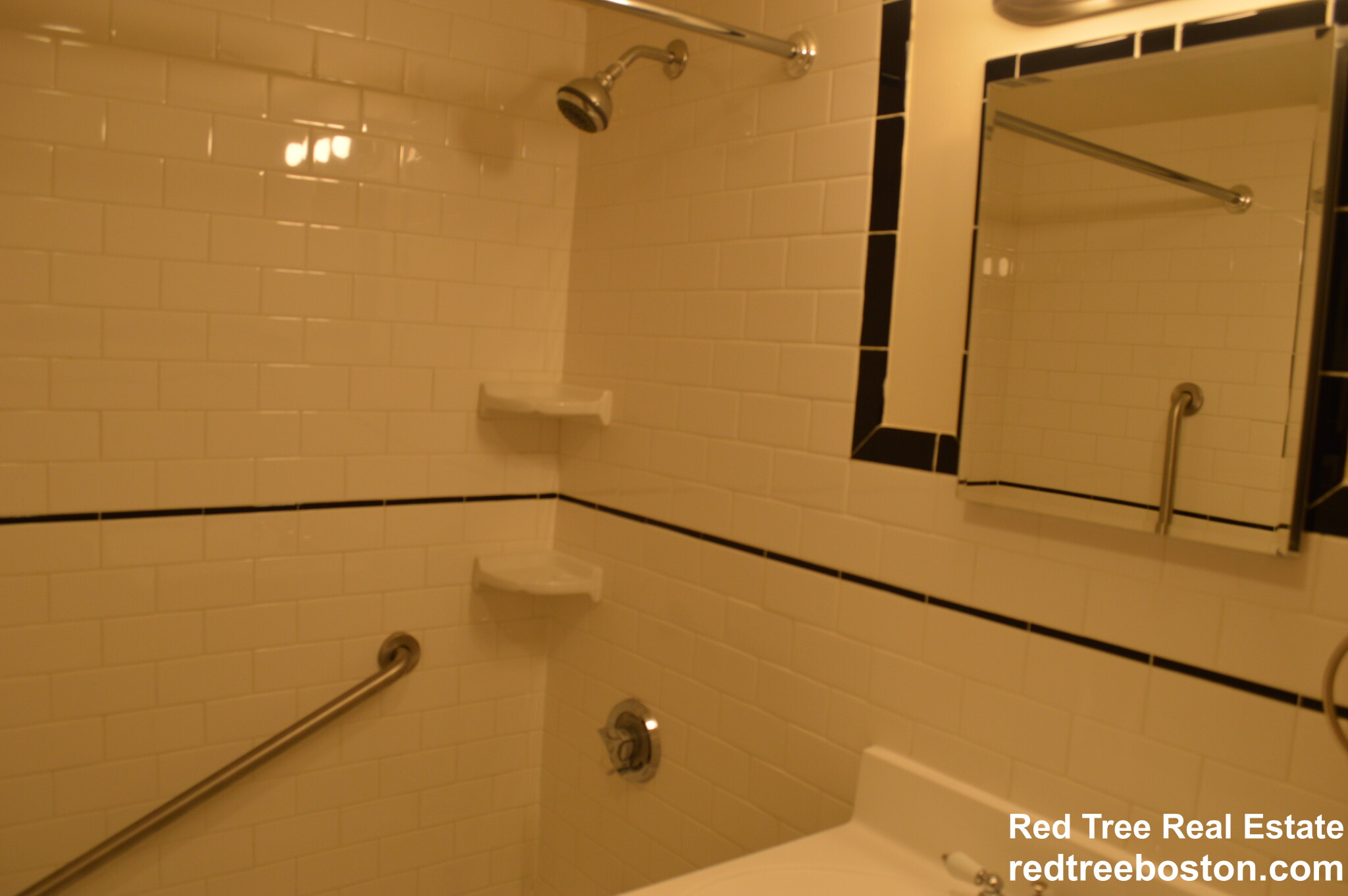 101 Monmouth St, Longwood