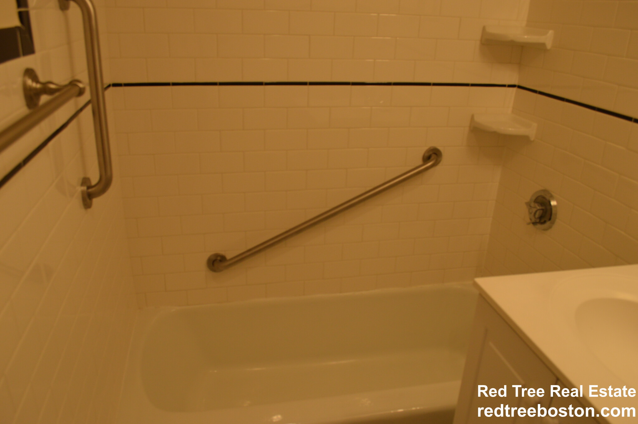 101 Monmouth St, Longwood