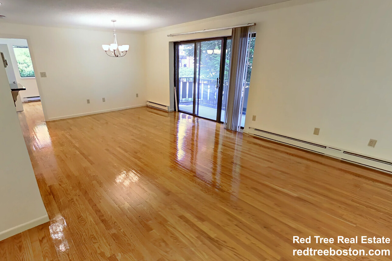 320 Hammond Pond Pkwy, Newton