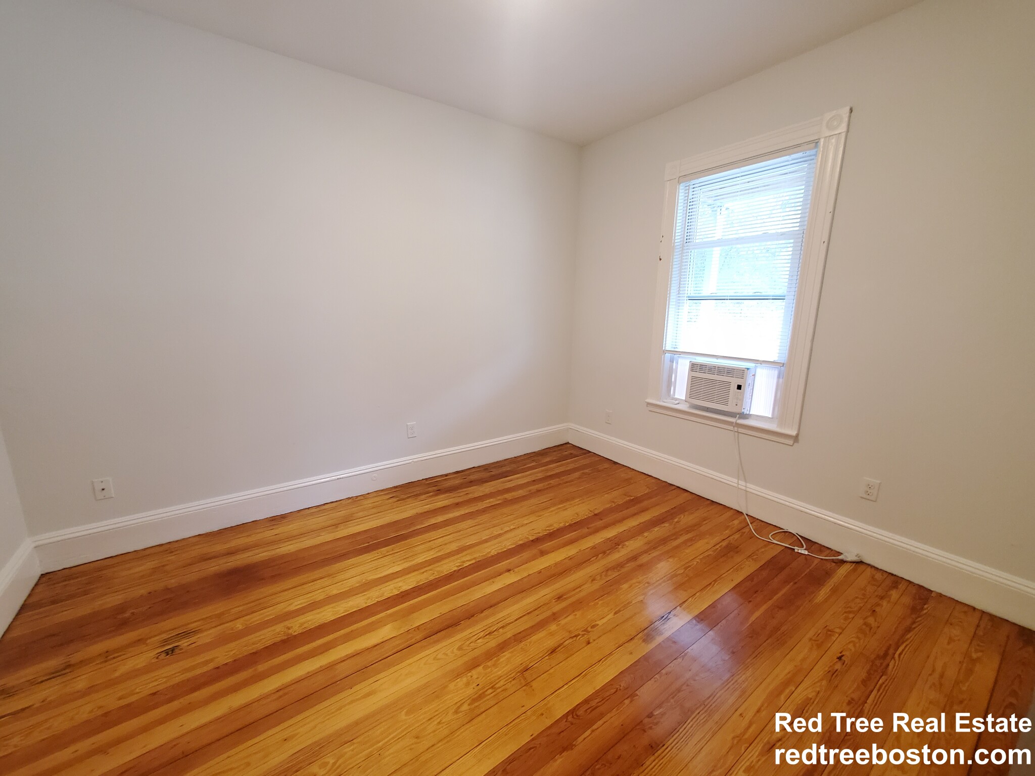 35 Harbor View St, Dorchester