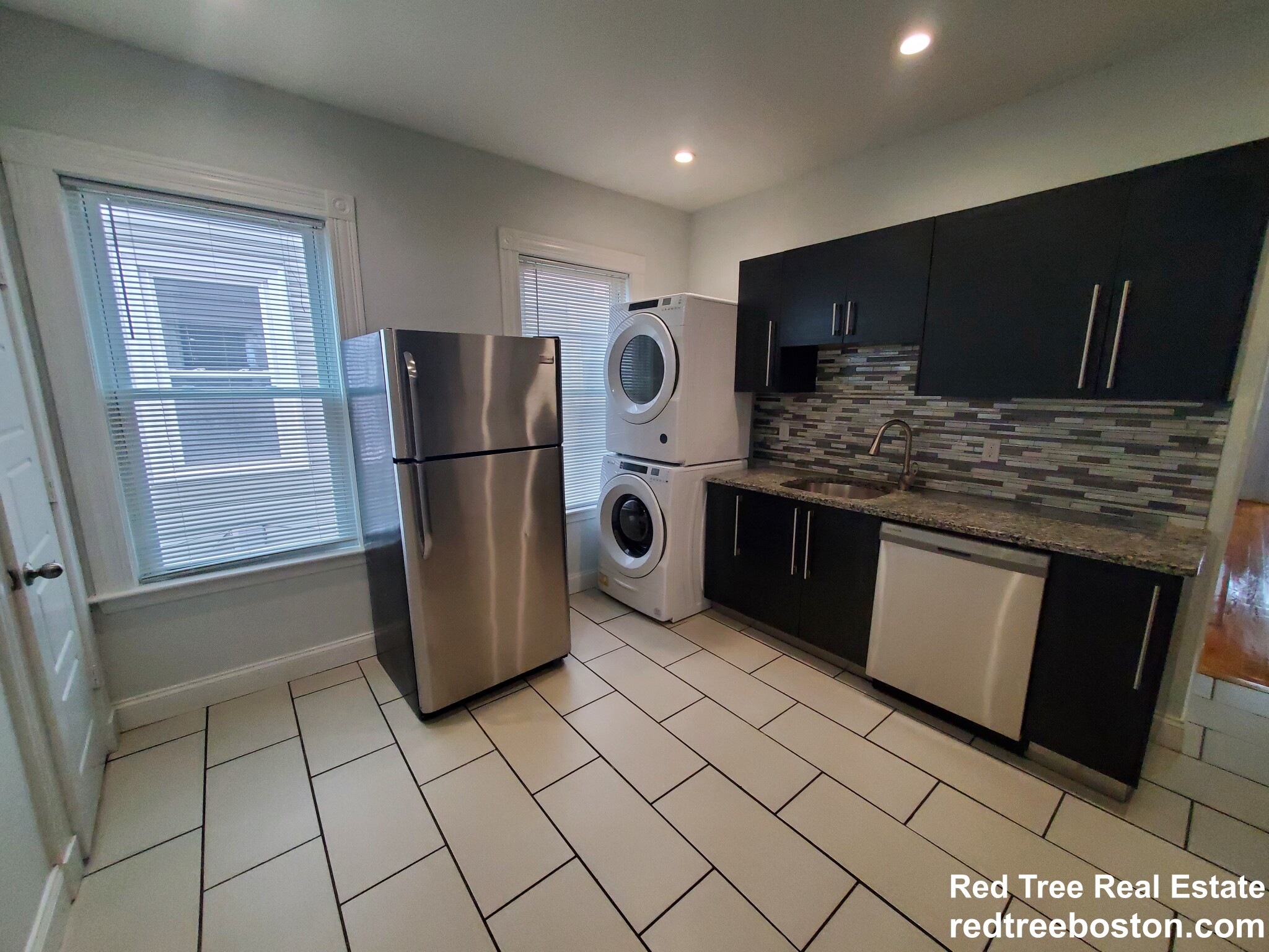 35 Harbor View St, Dorchester