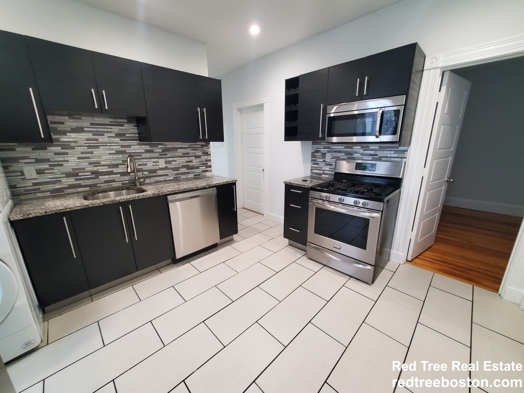 35 Harbor View St, Dorchester