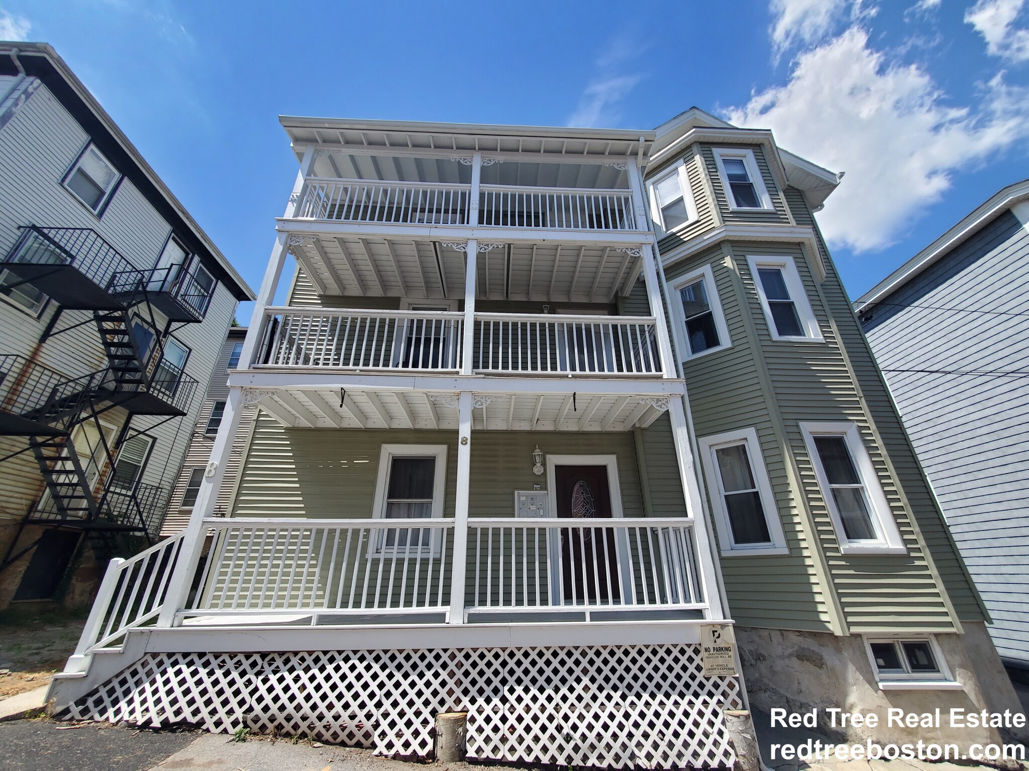 8 White Ave, West End