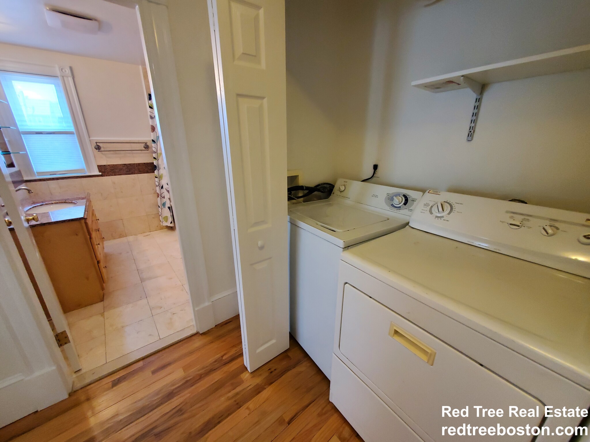 8 White Ave, West End