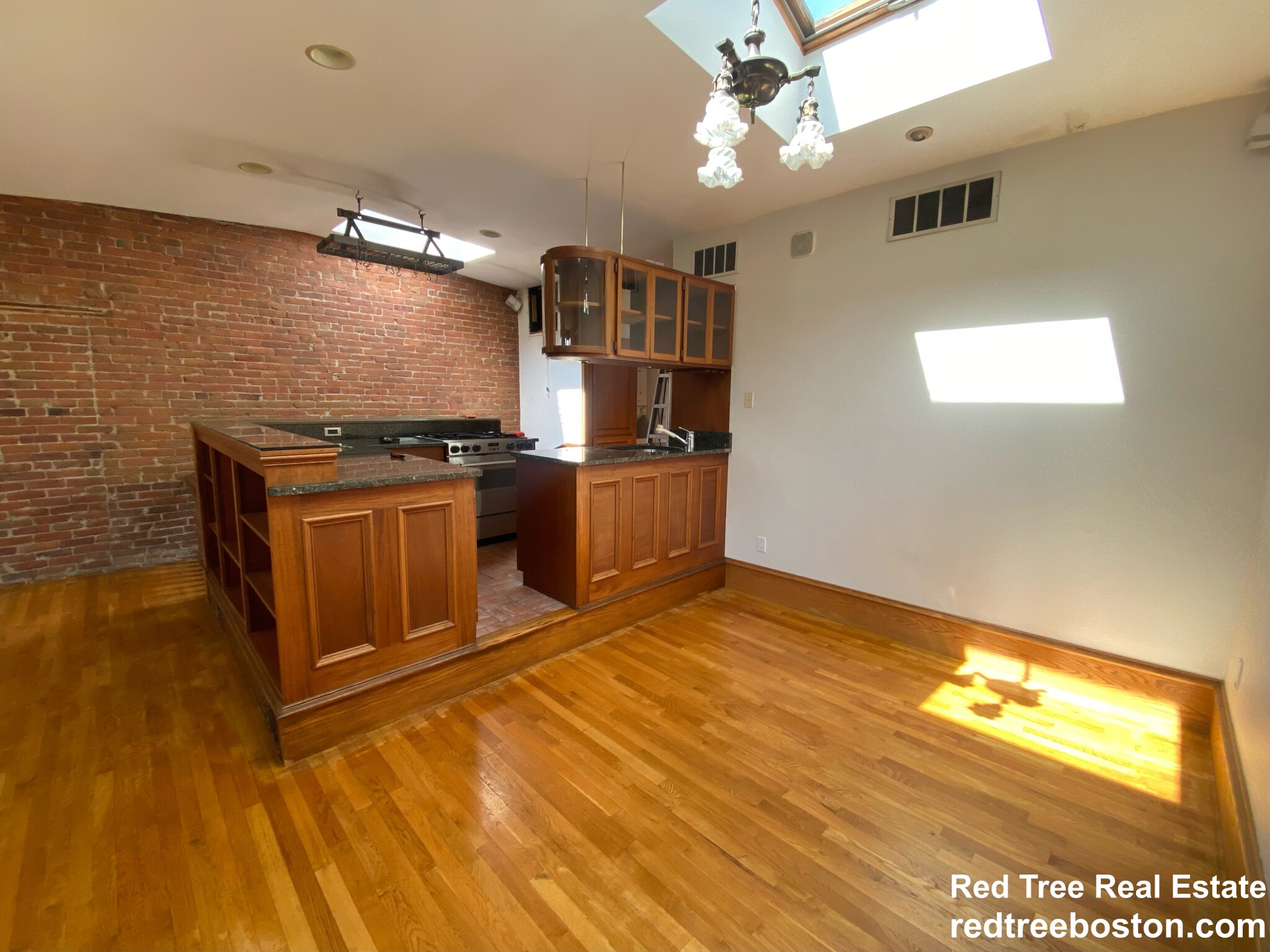 17 Holyoke St, South End