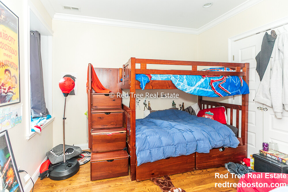 1803 Beacon St, Washington Square