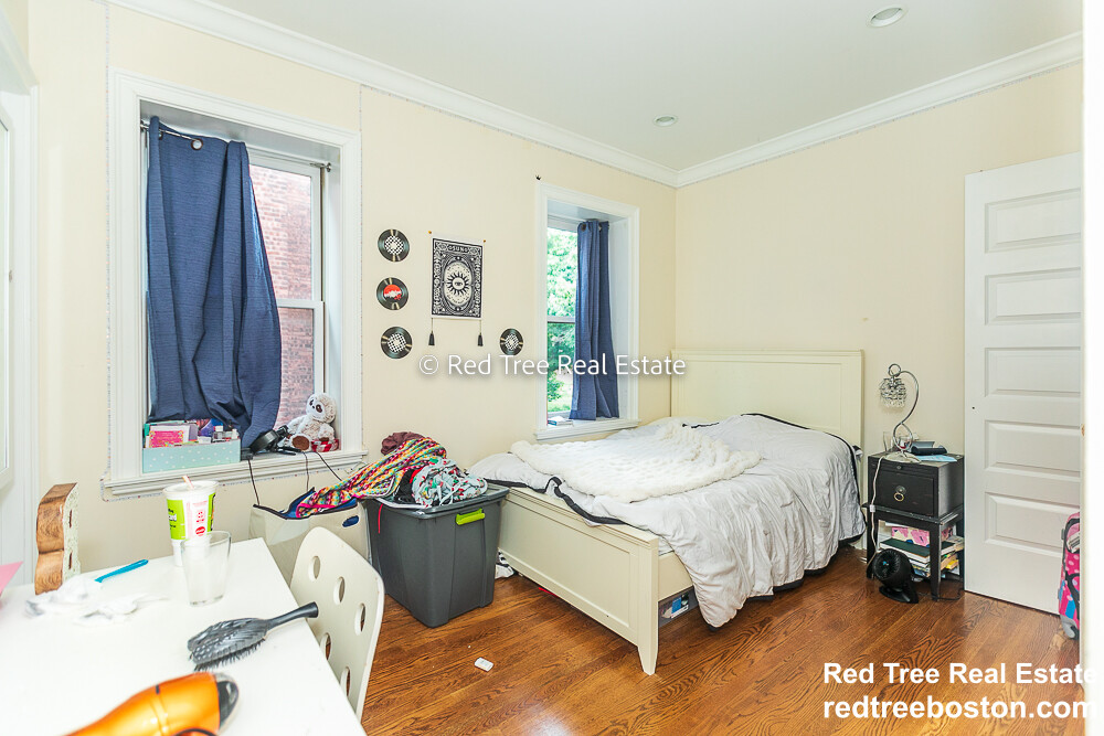 1803 Beacon St, Washington Square