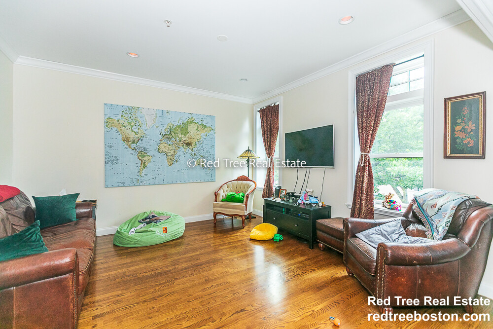 1803 Beacon St, Washington Square